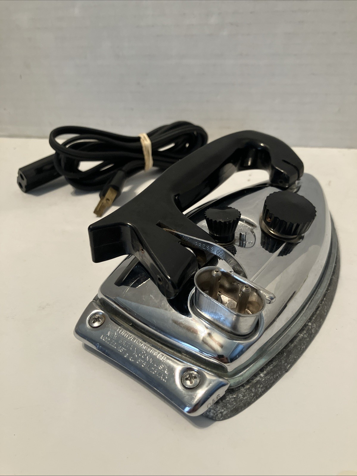 Vintage Universal GE Clothes Folding Iron E2UI-16T NEW BRITAIN CONN. USA