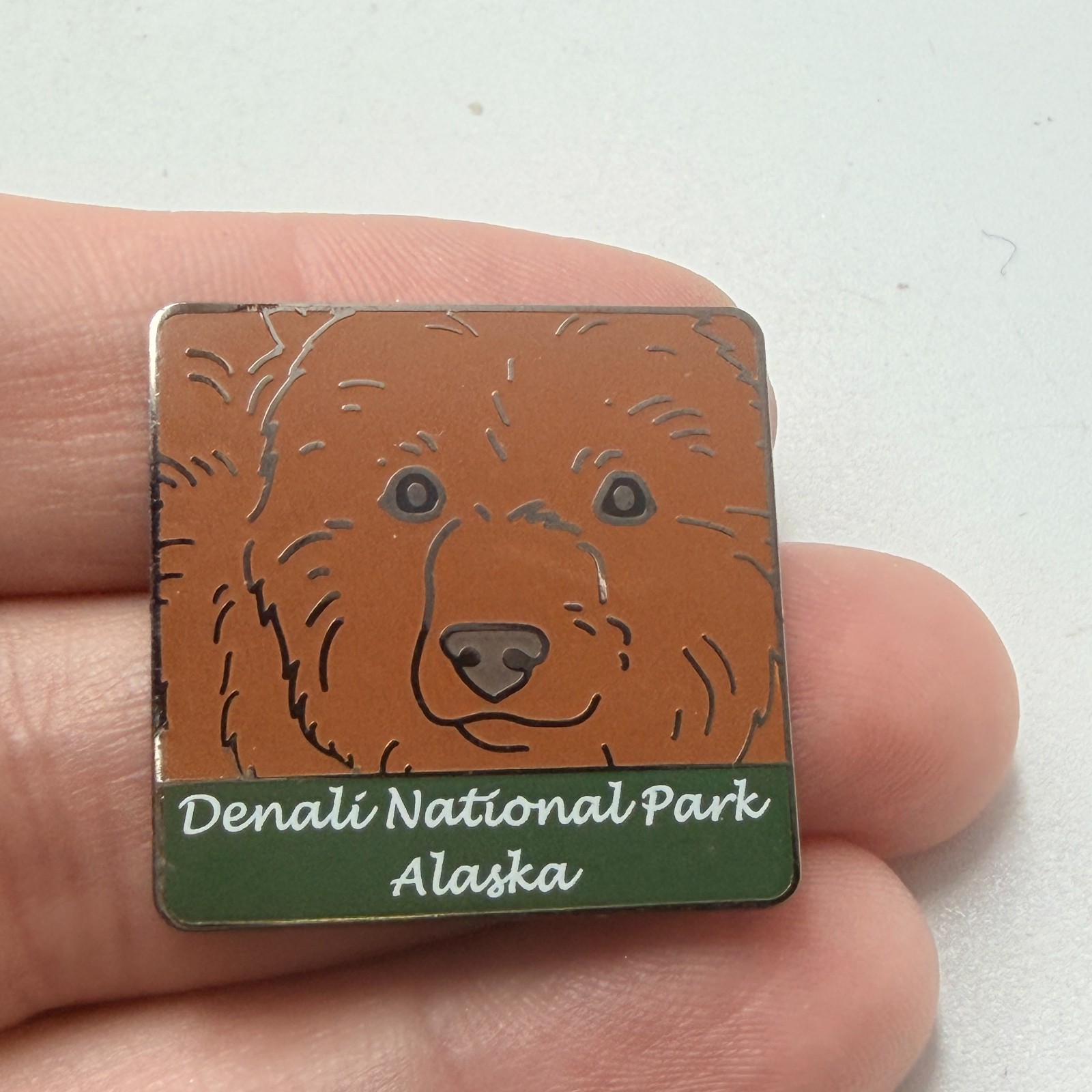 Denali National Park Alaska Lapel Pin Grizzly Bear Wildlife Souvenir