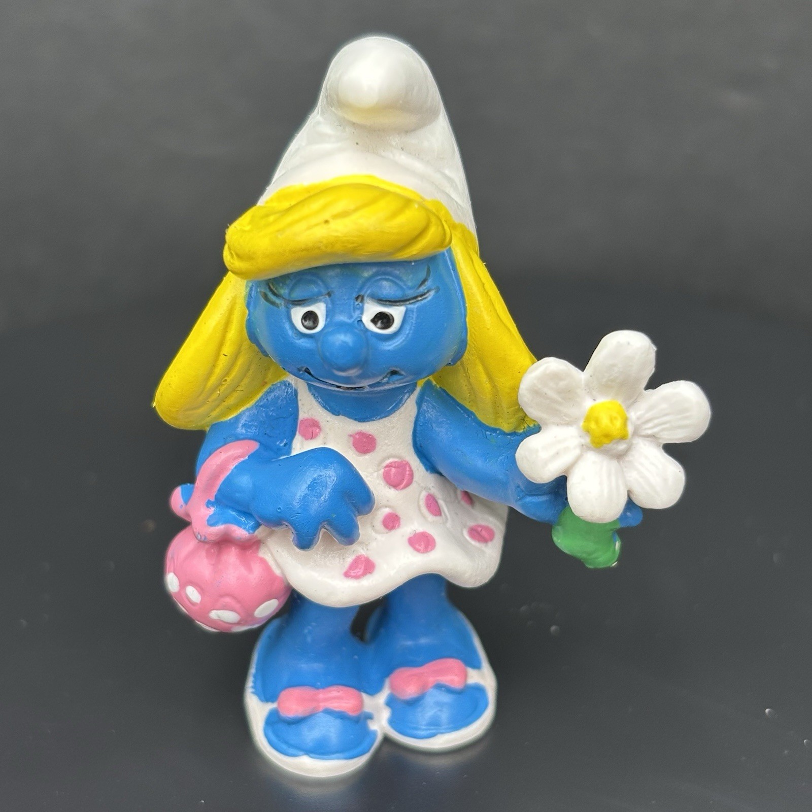 Smurfs 20421 Smurfette Holding White Flower Purse Smurf Figure Vtg PVC Figurine