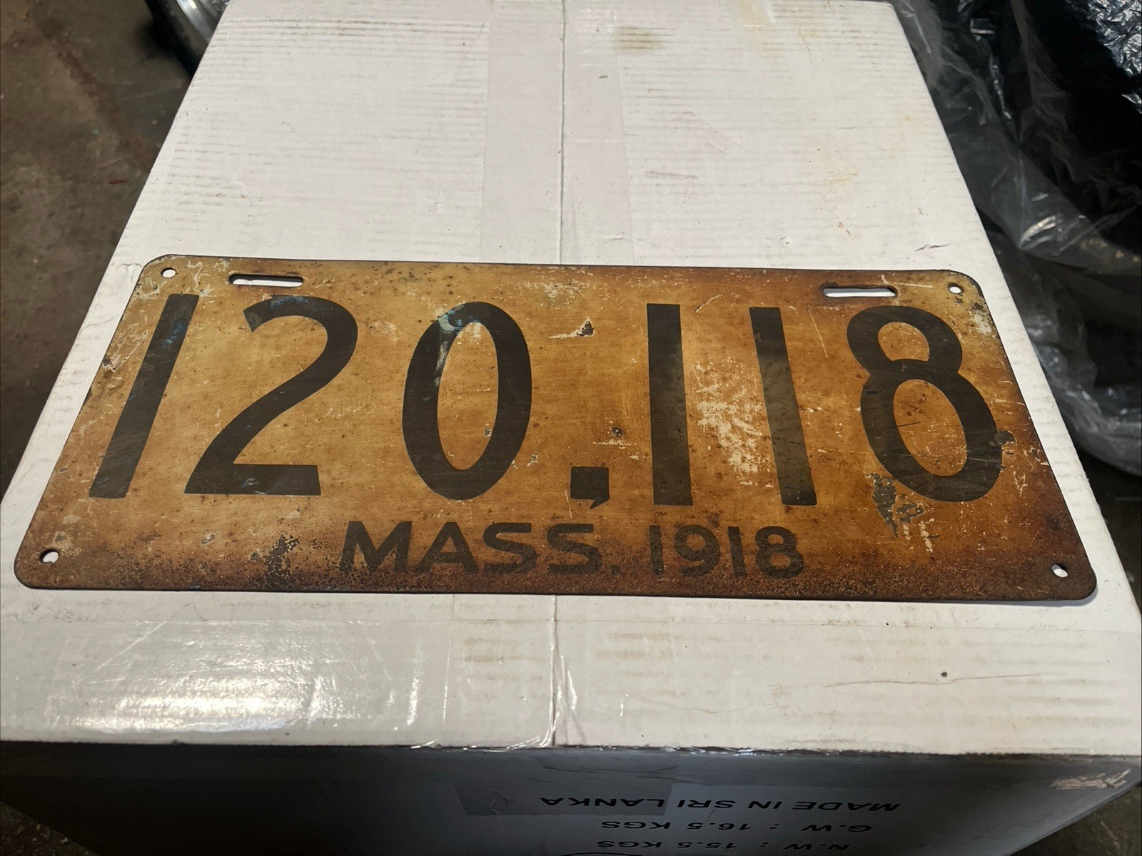 Antique 1918 Vintage Mass. Licence Plate. 1918 # 120.118 Porcelain.
