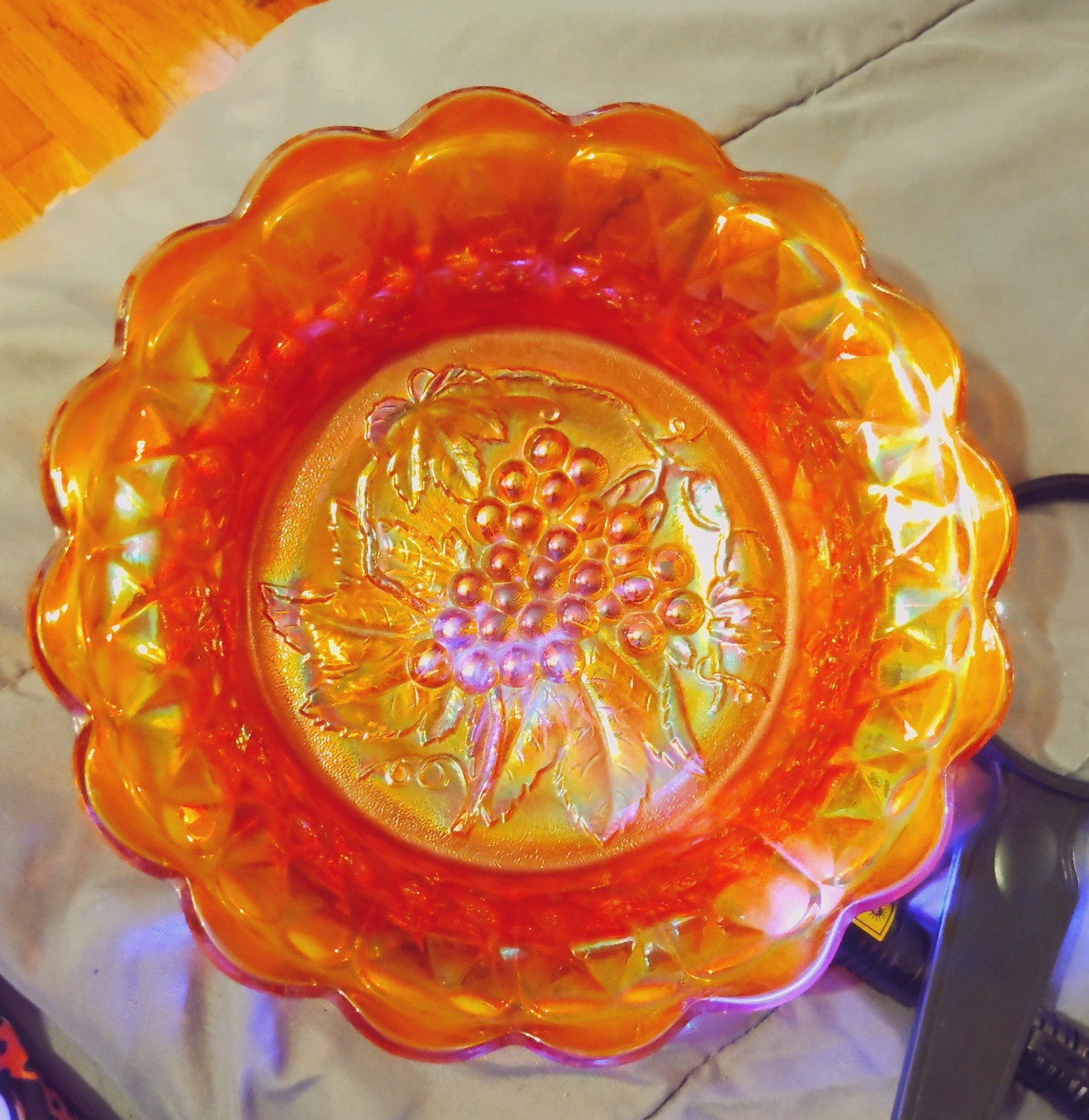 Vintage Fenton Iridescent Marigold Carnival Glass Grape 9