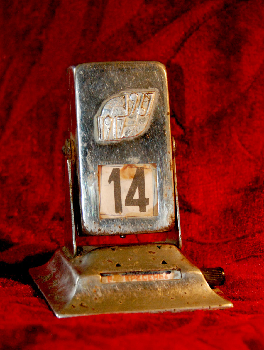CALENDAR VINTAGE DESK PERPETUAL REVOLUTION  ABOUT 60\'s
