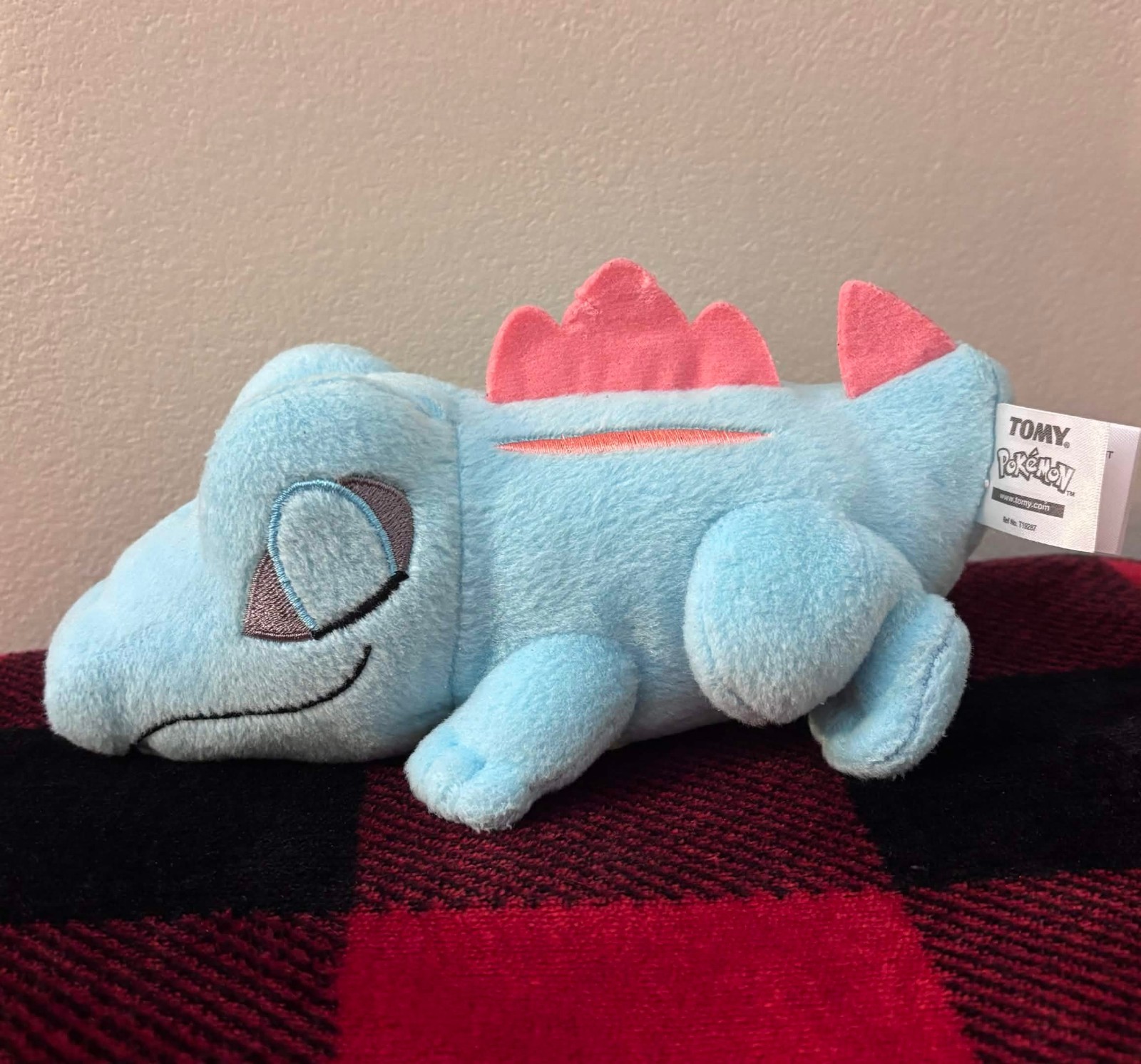 2018 Rare Tomy Legacy Gamestop Sleeping Totodile Plush no Box 8.5