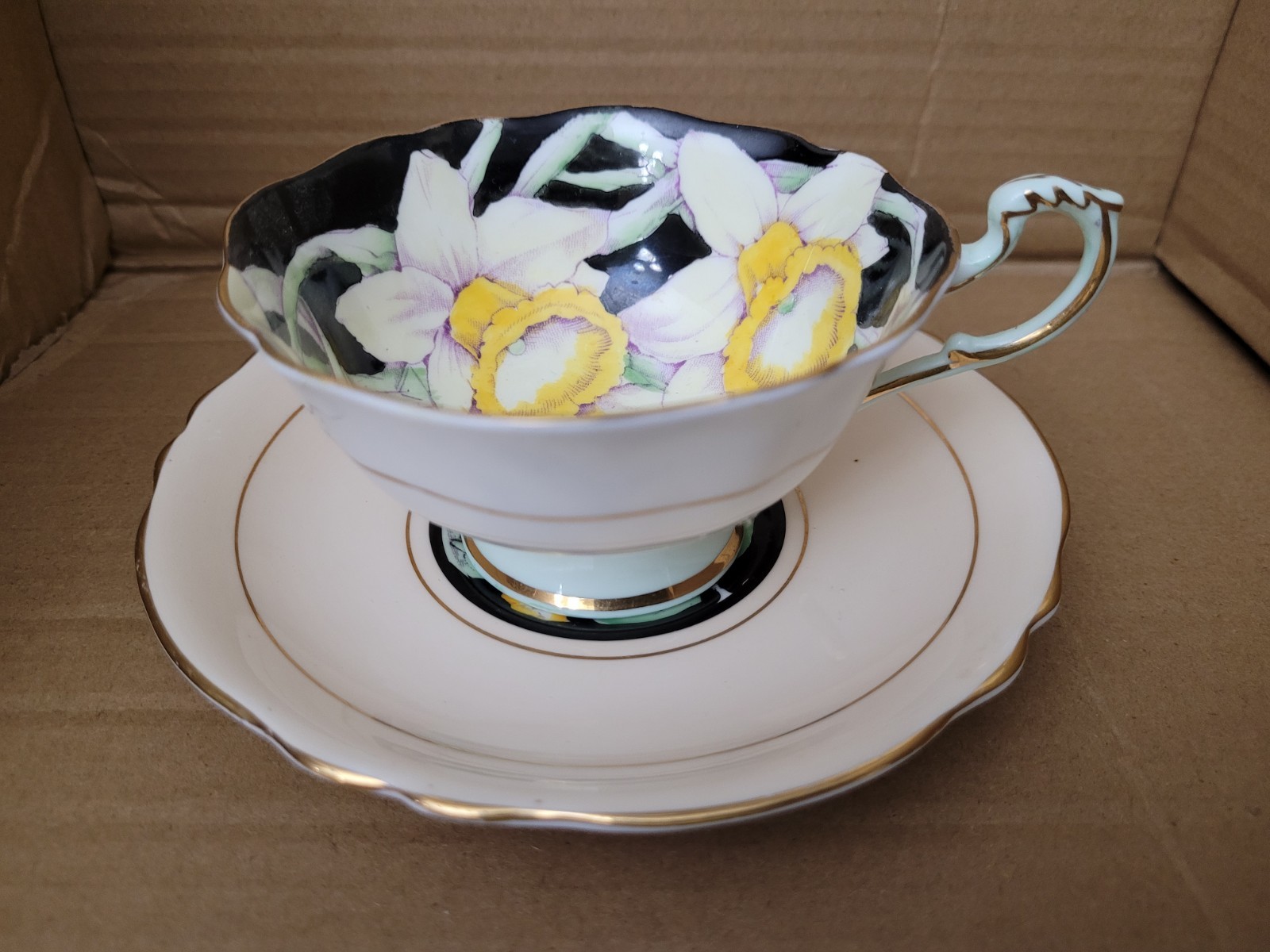 Vintage Paragon yellow daffodils flower teacup and saucer set (L.O.)