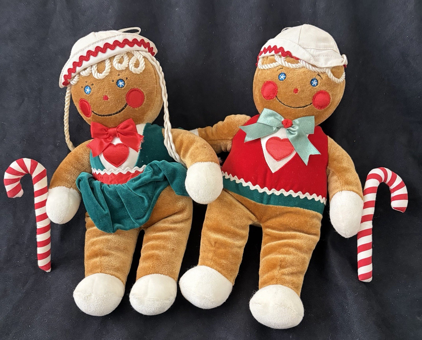 Vintage 1990 Target Christmas Velvet Gingerbread Boy Girl  Dolls Commonwealth 