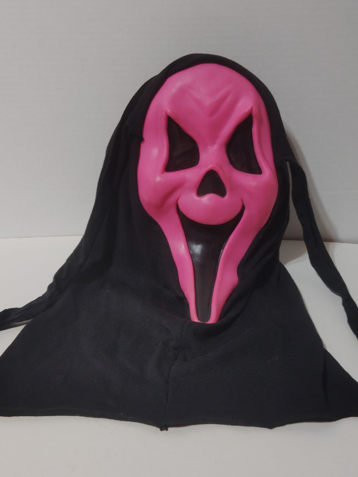 Fun World Div Pink Fluorescent Happy Smiling Ghost Face Mask Scream Smiling Rare