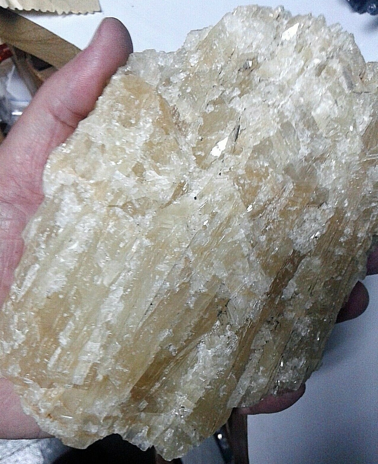Onyx raw caramel, exotic semi-precious stone 744 grs