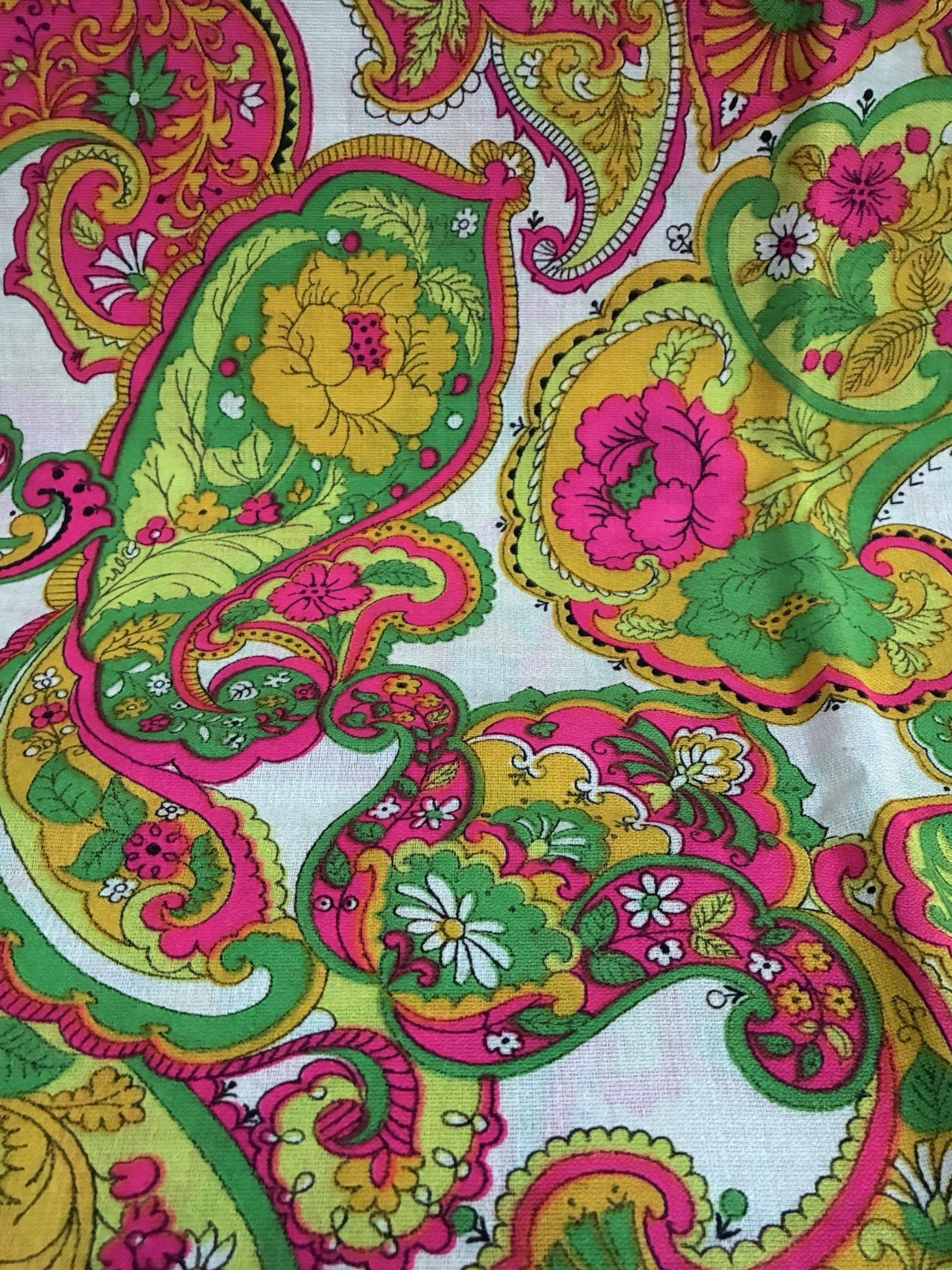 Vintage 1968 Maxwell Indust. Psychedelic Paisley Groovy Hippie Fabric 46\