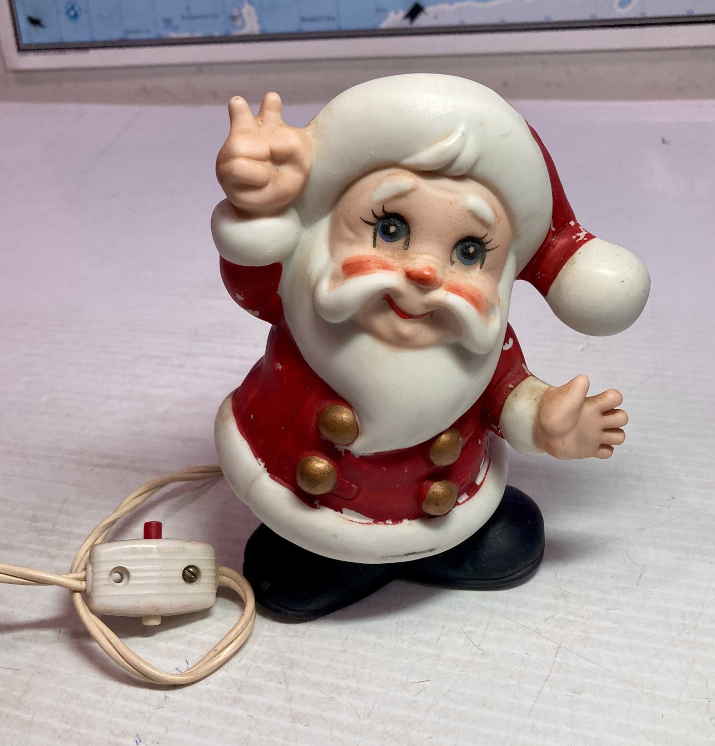 Vintage Peace sIgn Light up Ceramic Santa 6\