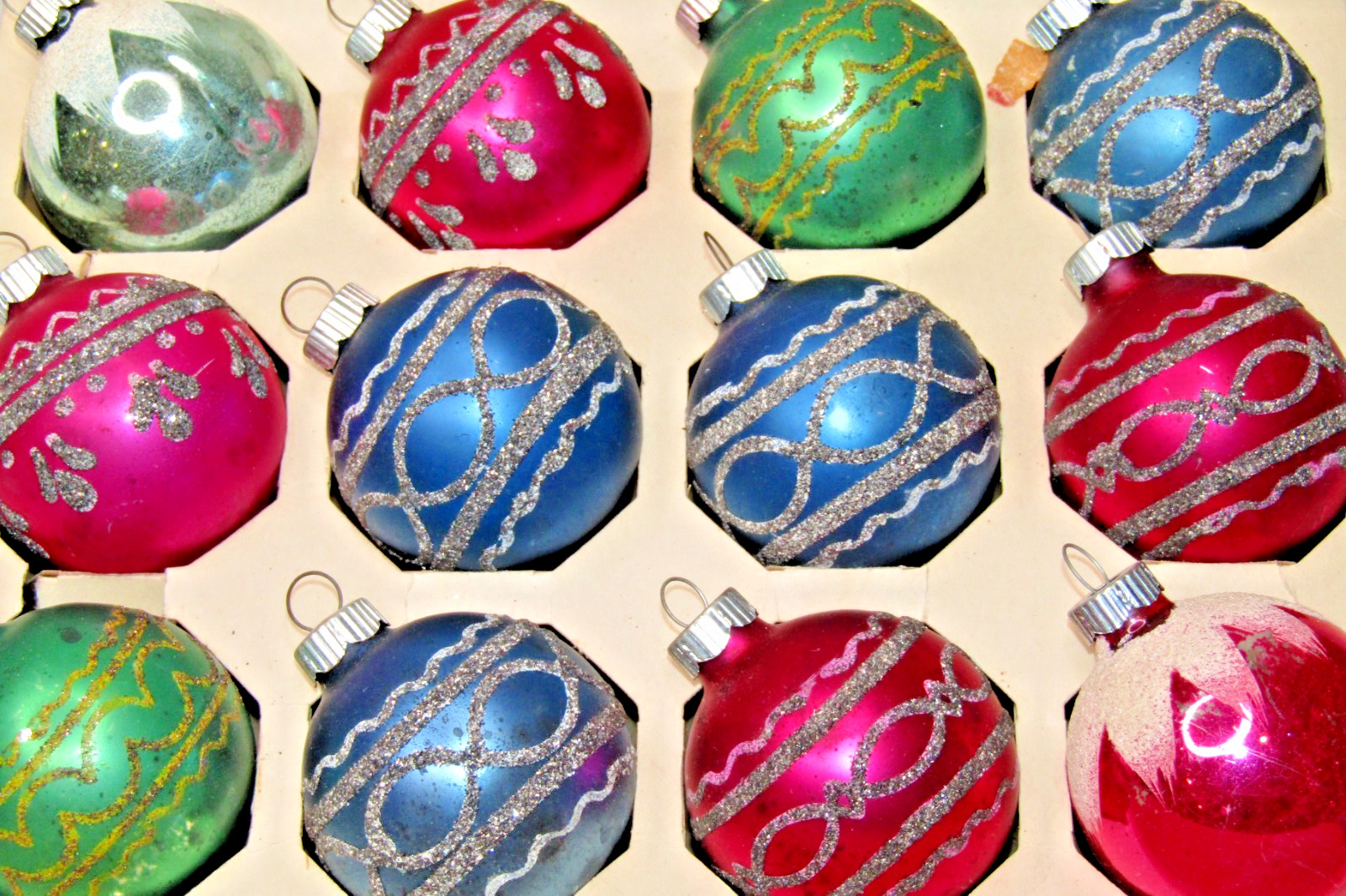 Lot VTG Glass Stencil Pictured Snow Cap BALL Christmas Ornament Shiny Brite