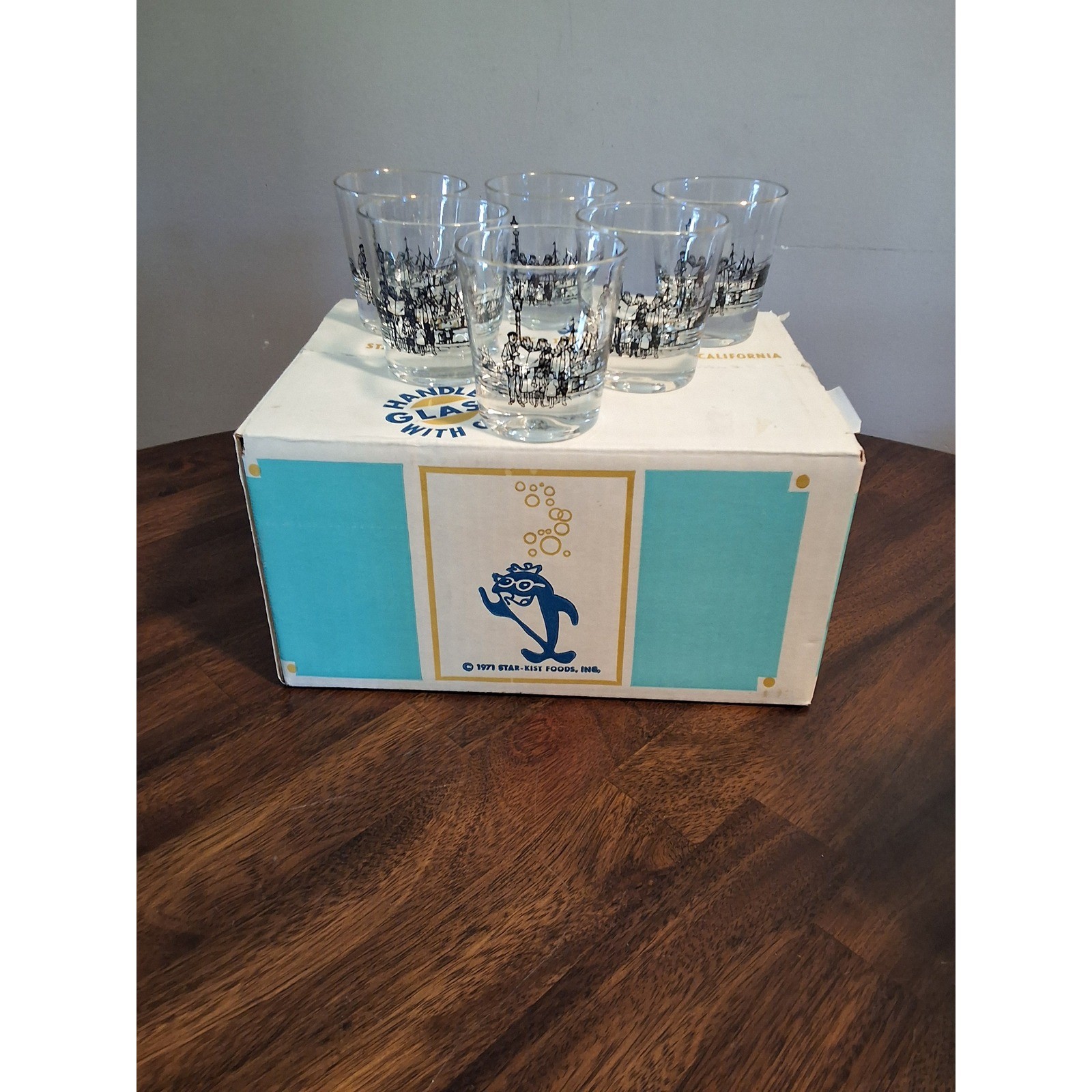 Vintage 1971 Star-Kist Charlie the Tuna Cityscape Glasses Set of 6 with Box