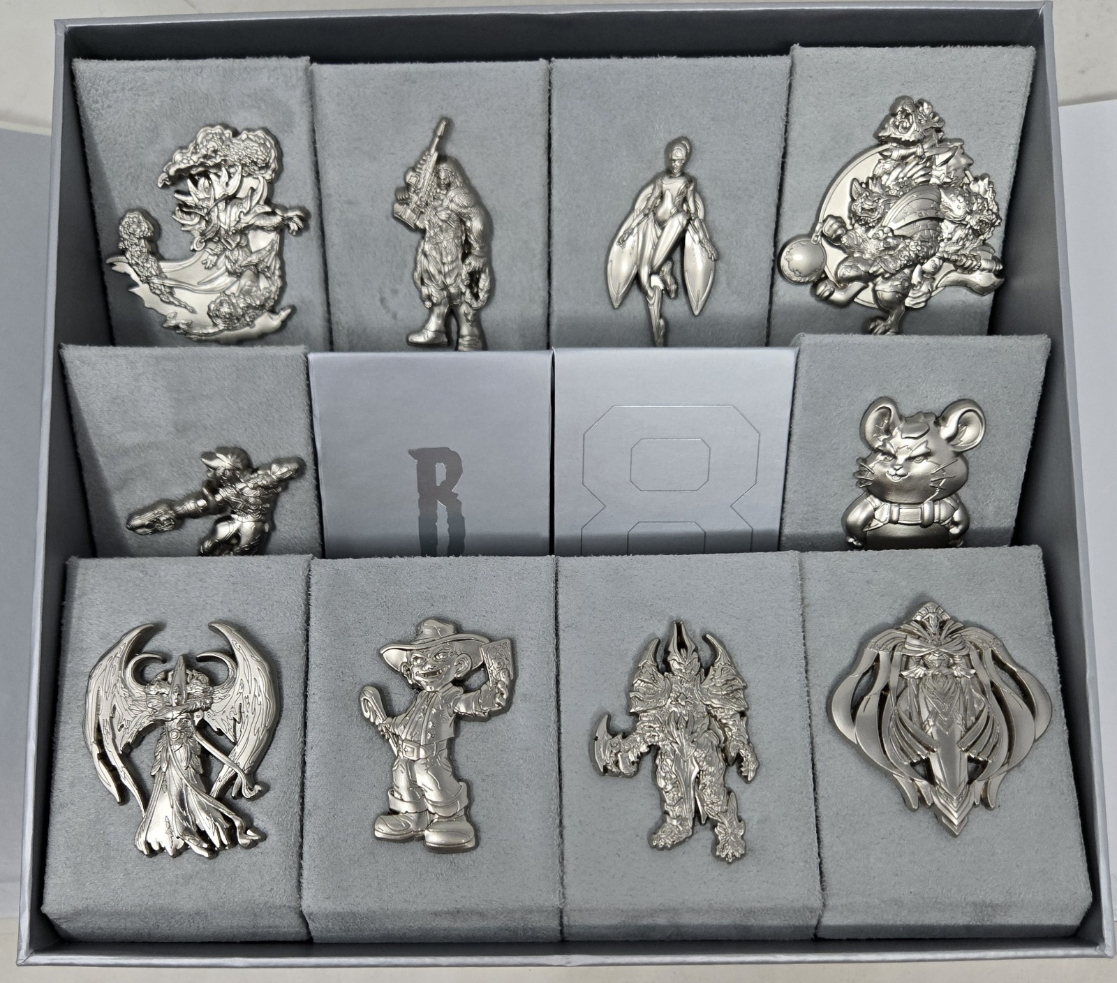 NWT Blizzcon '20 Blizzard Series 7 Pin Platinum 10-Piece Figure Pin Box Set /500