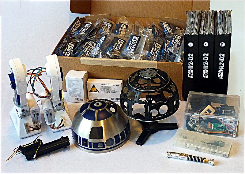 ESTATE SALE: FANHOME/DEAGOSTINI R2D2 COMPLETE (partially assembled)