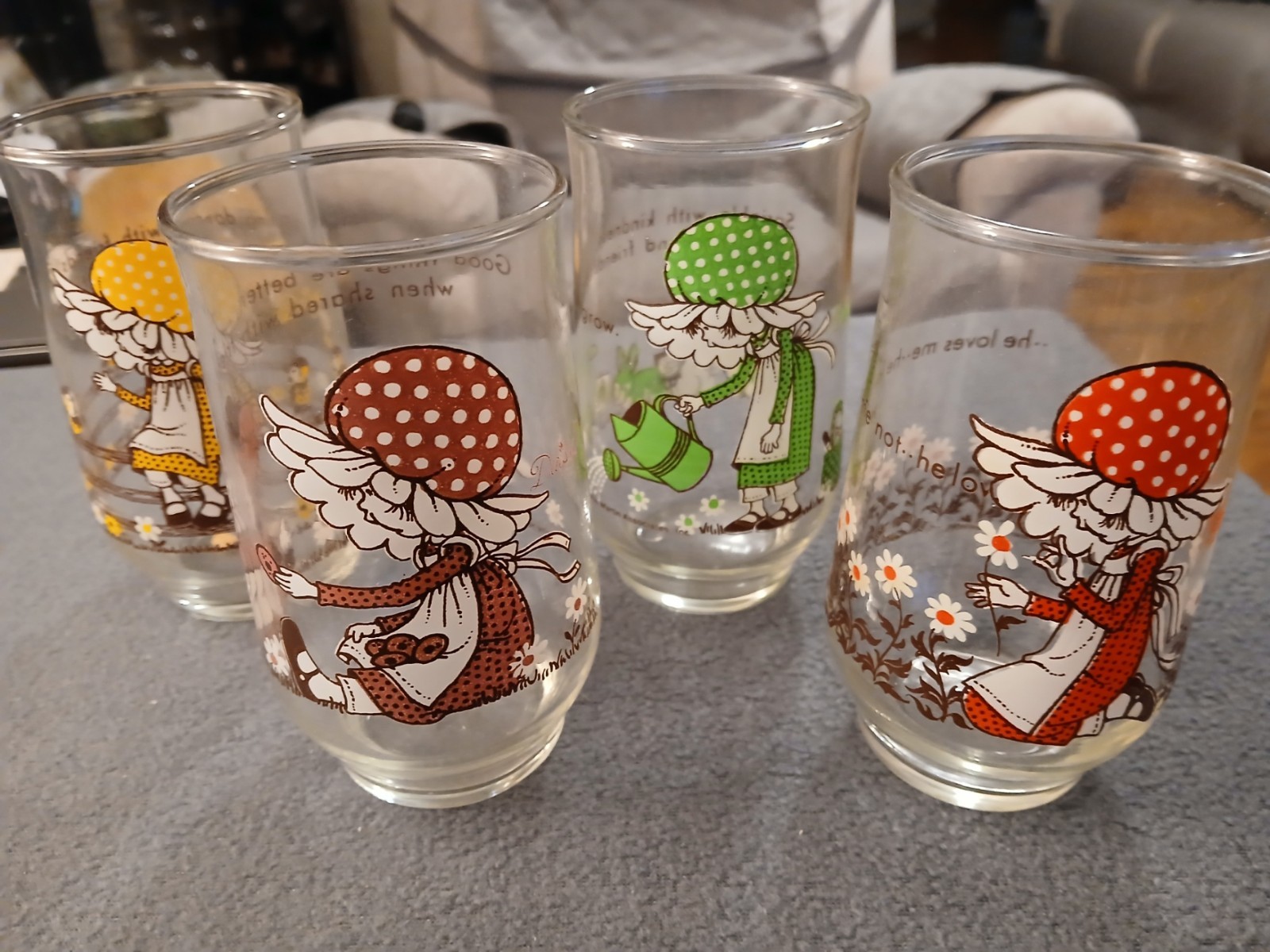 Vintage 1970s Daisy Drinking Glasses – Coordinating Set of 4