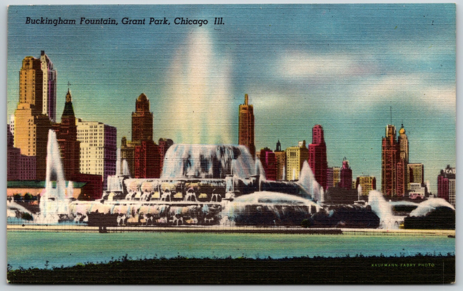 Buckingham Fountain, Grant Park, Chicago, Illinois - Postcard