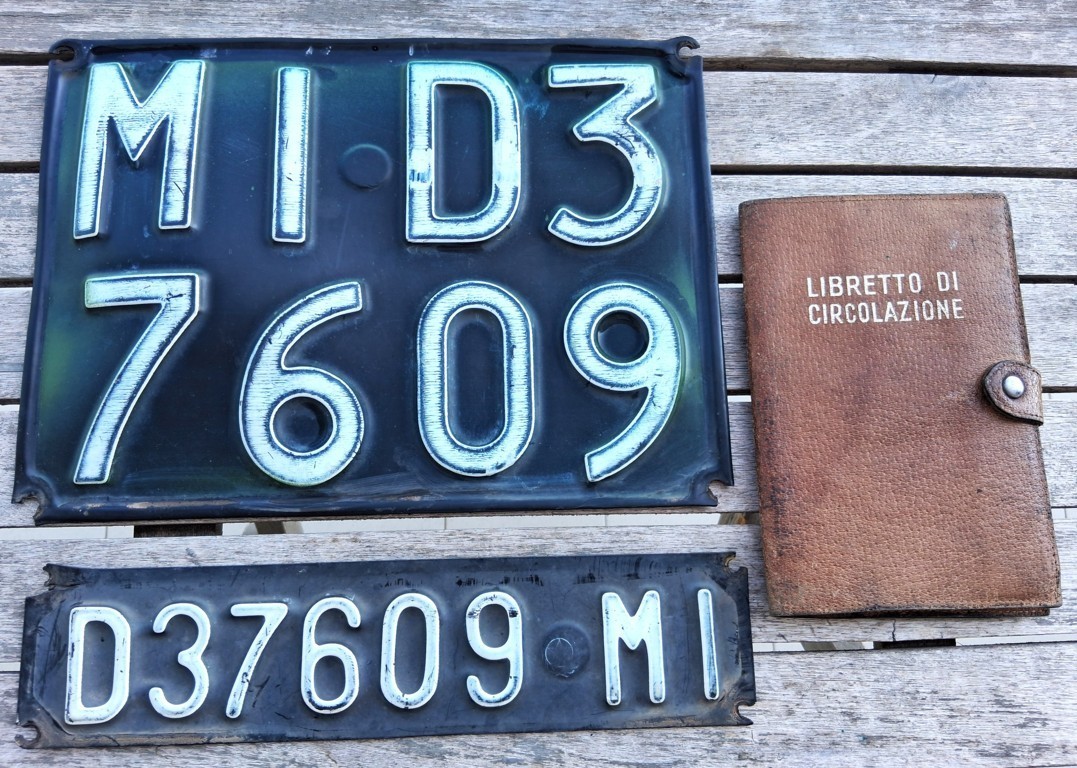 Vintage Italian 1967 Fiat 124 original car license plates of Milan w/documents