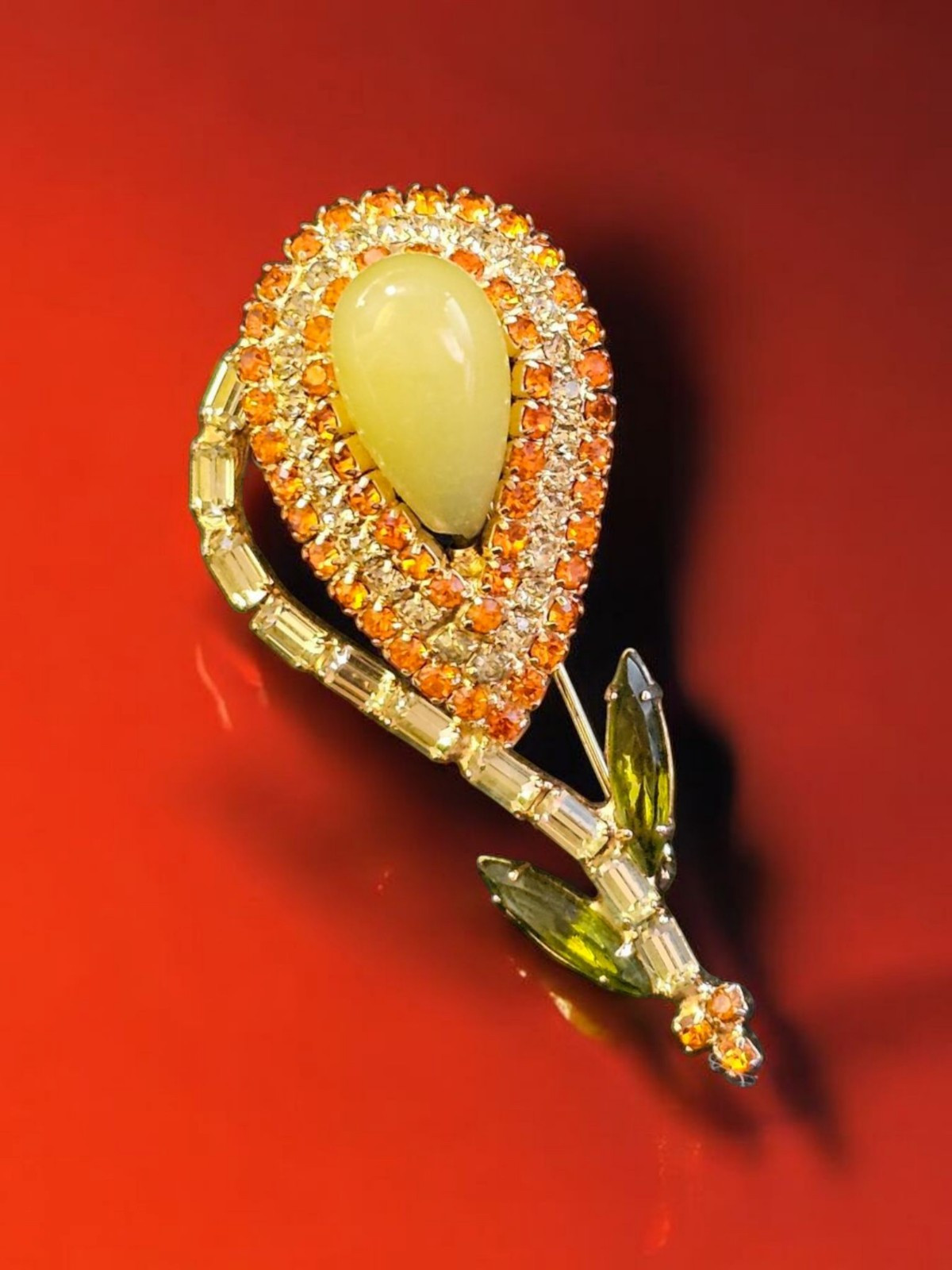 Rare Weiss Tulip Brooch Glowing Lucite UV Rhinestones Gold Tone Vintage 1950s