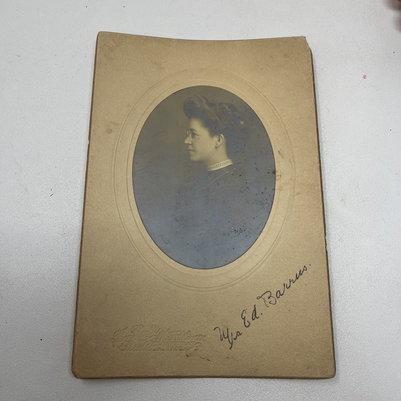 Antique Edwardian 1900s lady woman portrait mounted paper cardboard photograph