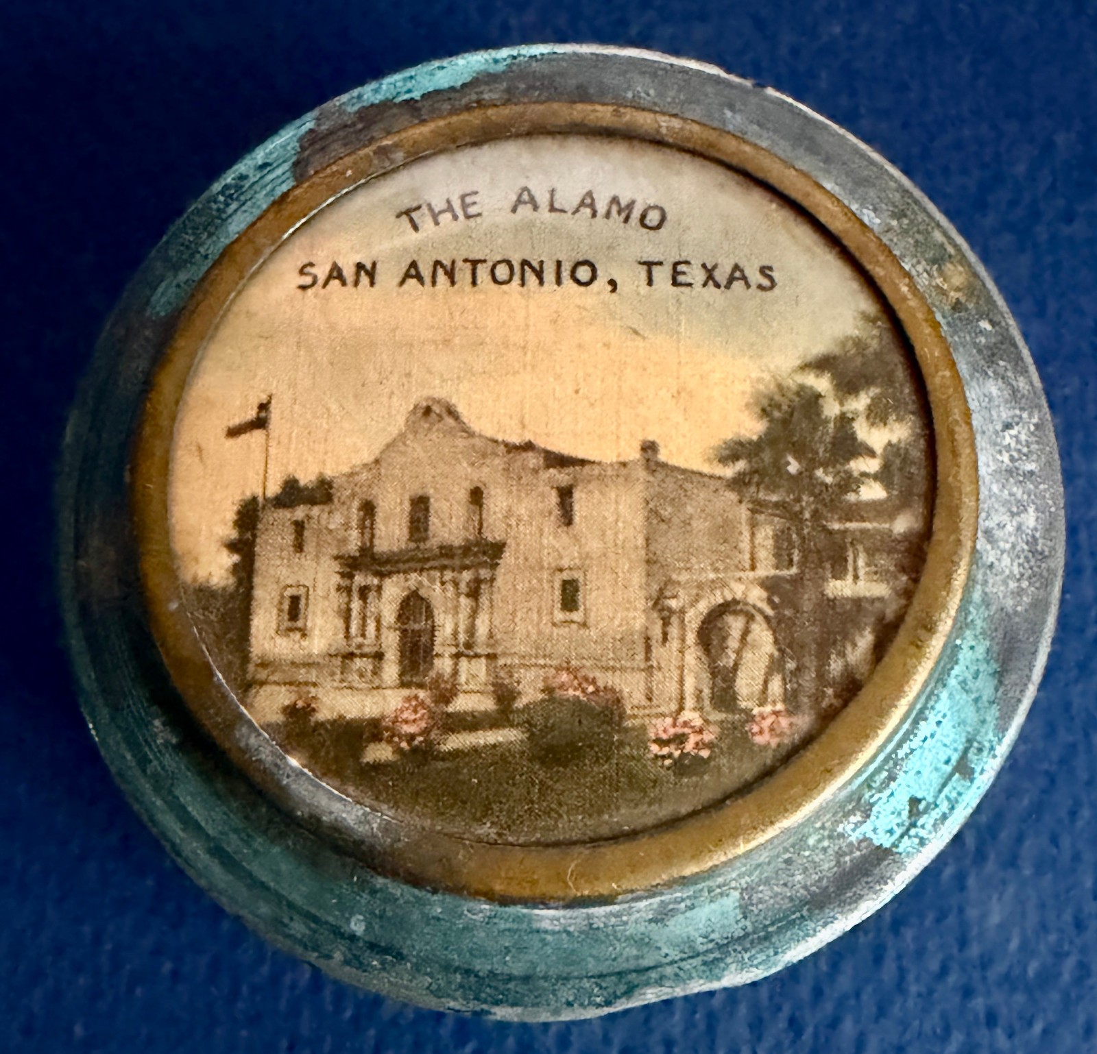 Vintage Alamo Souvenir Round Tin Featuring A Image The Alamo San Antonio Texas