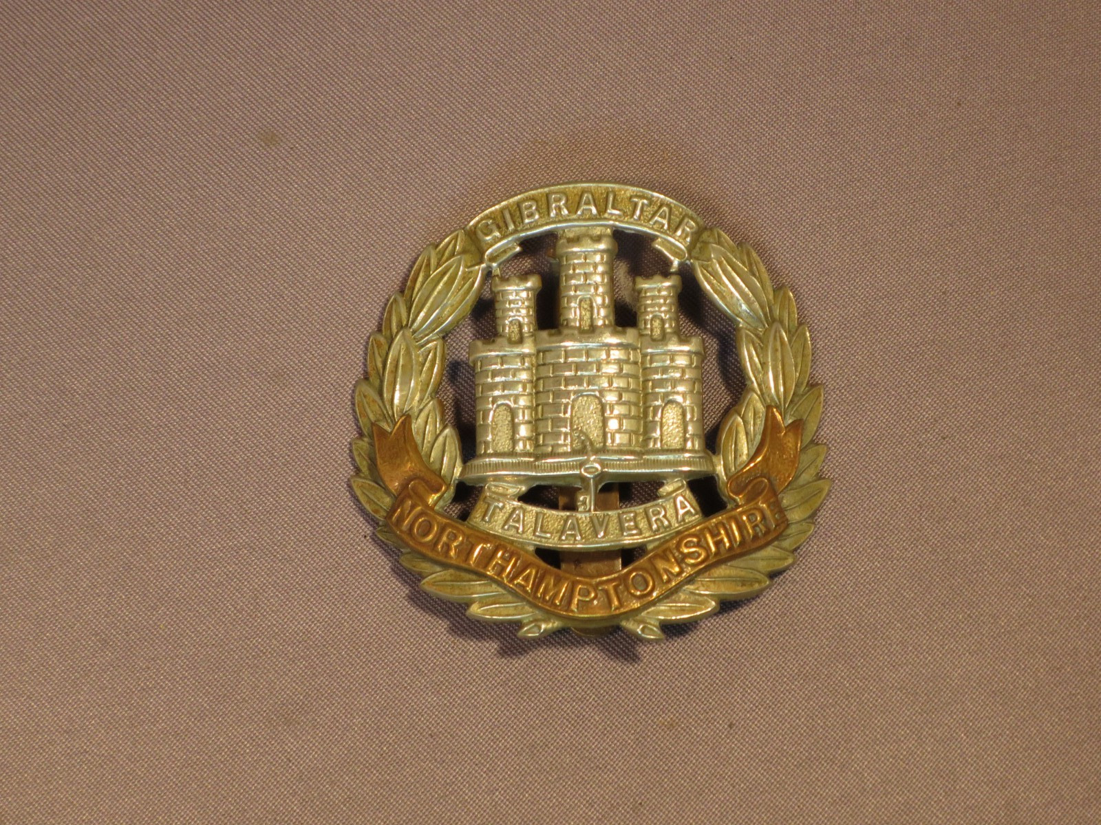 Vintage Northamptonshire Regiment bi-metal Cap Badge