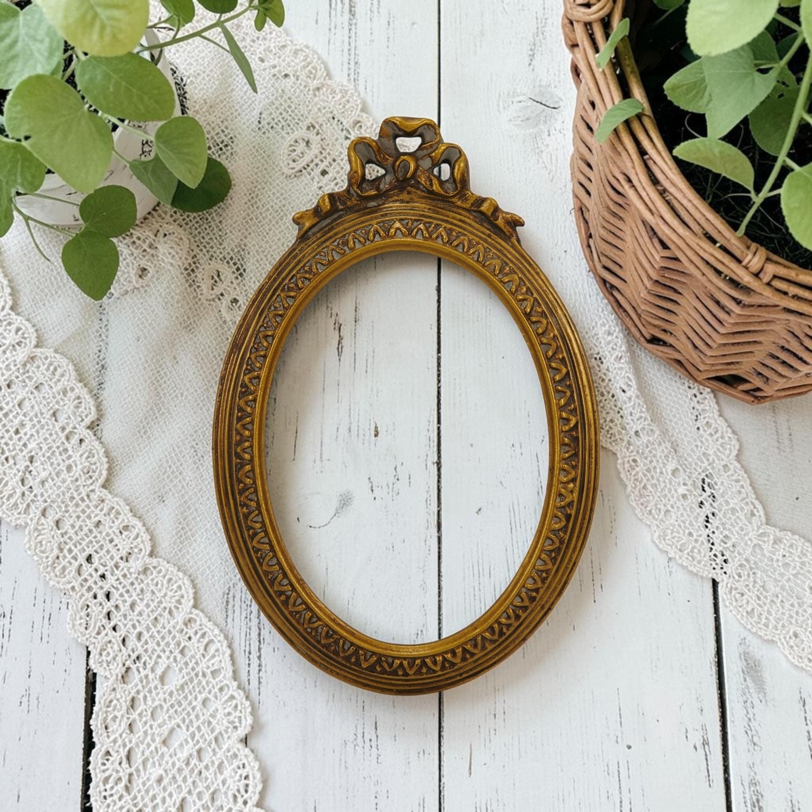 Antique Oval Carved Wood Picture Frame Painted Gold Gilt Bow Cottagecore 5
