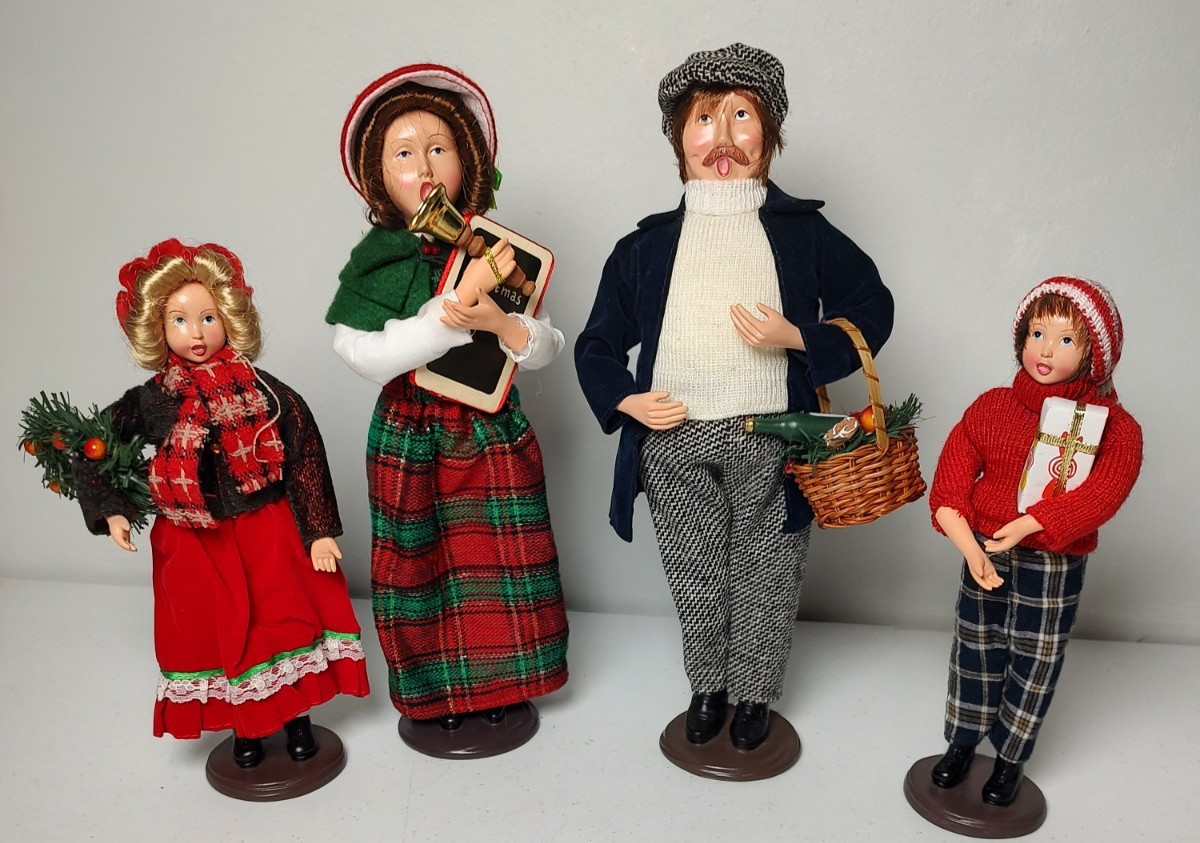 Set of 4 Vintage Christmas Carolers Decor 11