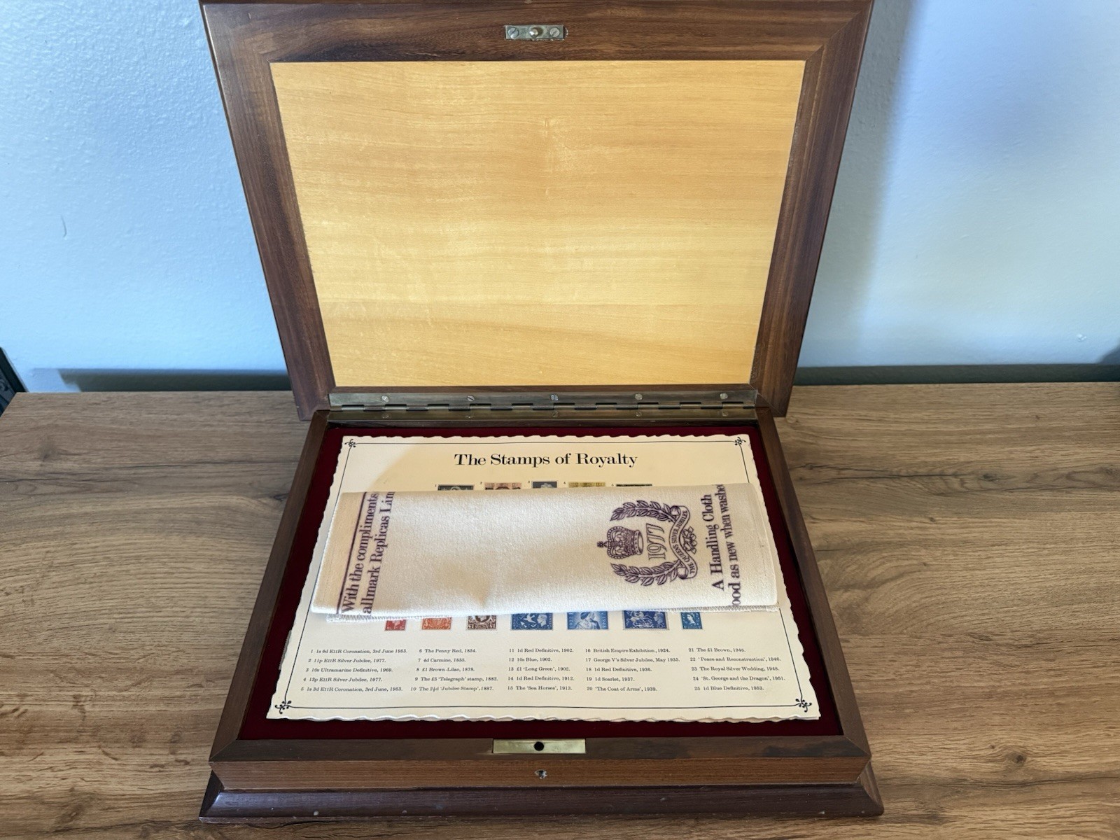1977 Queens Jubilee Gold Plated Sterling Silver Stamp Set In Velvet Mahogany Box