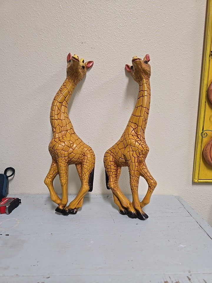 RARE MCM vintage 1977 Homco plastic giraffe wall Hangings 17 inches tall.