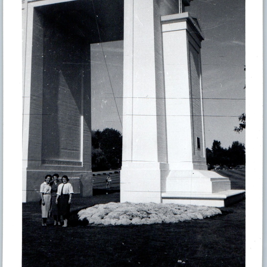c1950s Peace Arch Blaine, WA Canada US Border Monument Cute Women Snapshot 5\