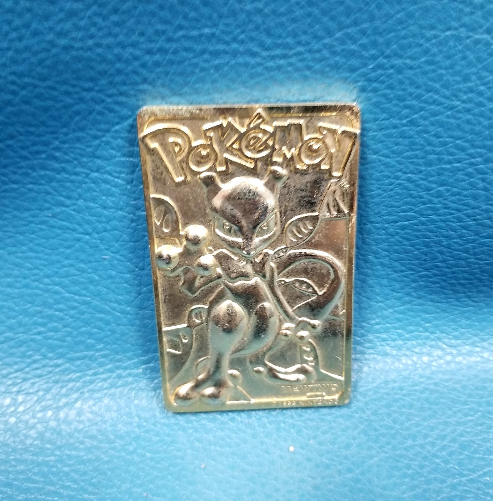VTG 1999 Nintendo Pokémon Mewtwo Metal Gold Tone Collectors Trading Card