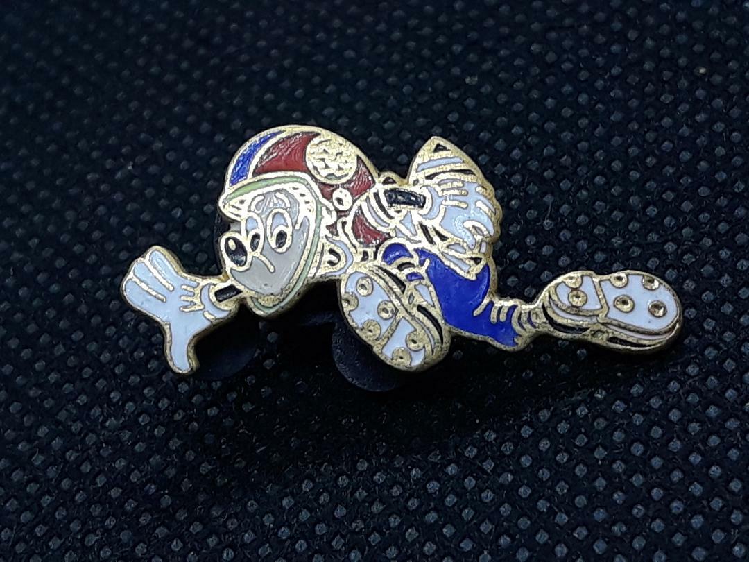 Vintage WALT DISNEY WDW FOOTBALL MICKEY PIN ~ Ships FREE