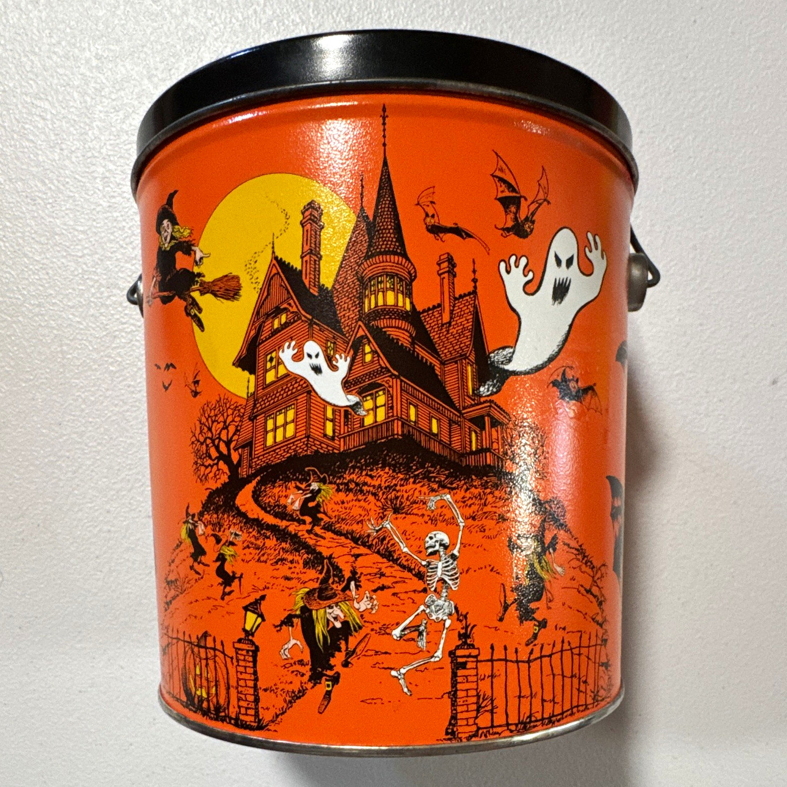 Rare vintage 1982, Halloween Haunted House Decorative Tin Pail Bucket with Lid