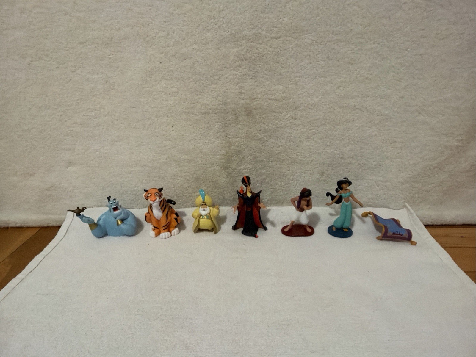 Lot of 7 Aladdin Disney Figures Cake Toppers Magic Carpet Genie Sultan 