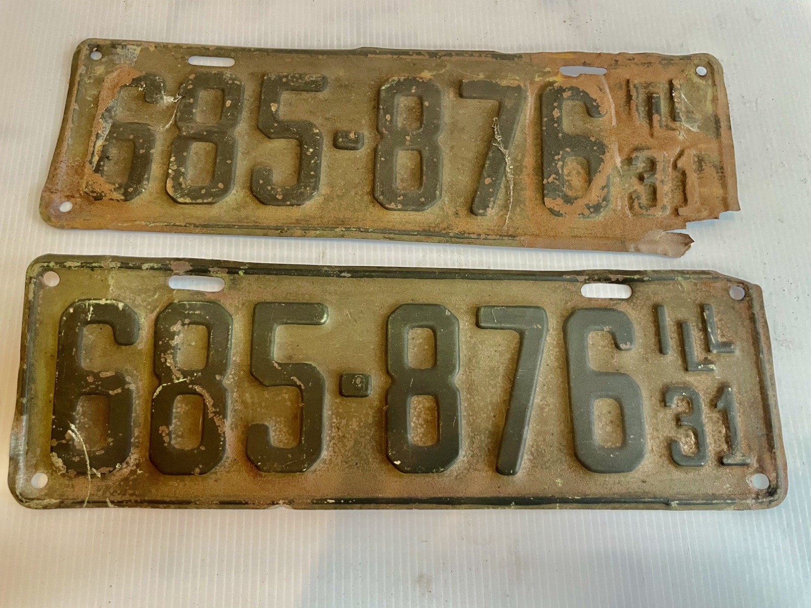 Vintage 1931 Illinois License Plates Matching Pair #685-876 Original ILL 31