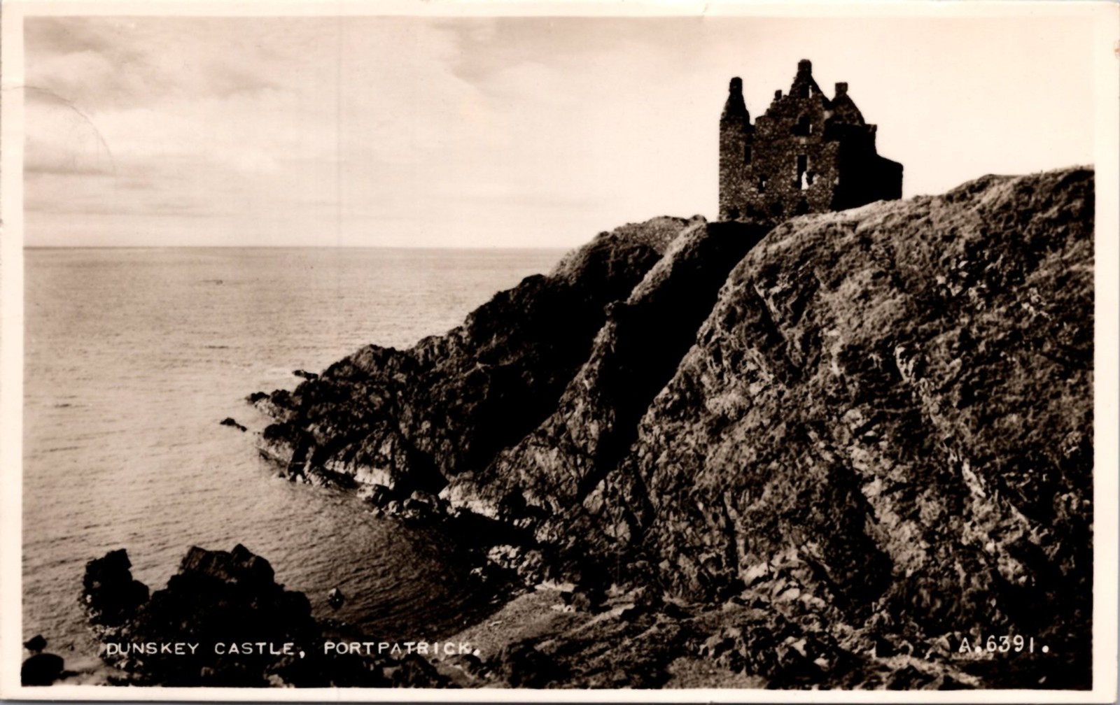 Dunskey Castle Portpatrick UK cliff view vintage 1950s - Photo Postcard