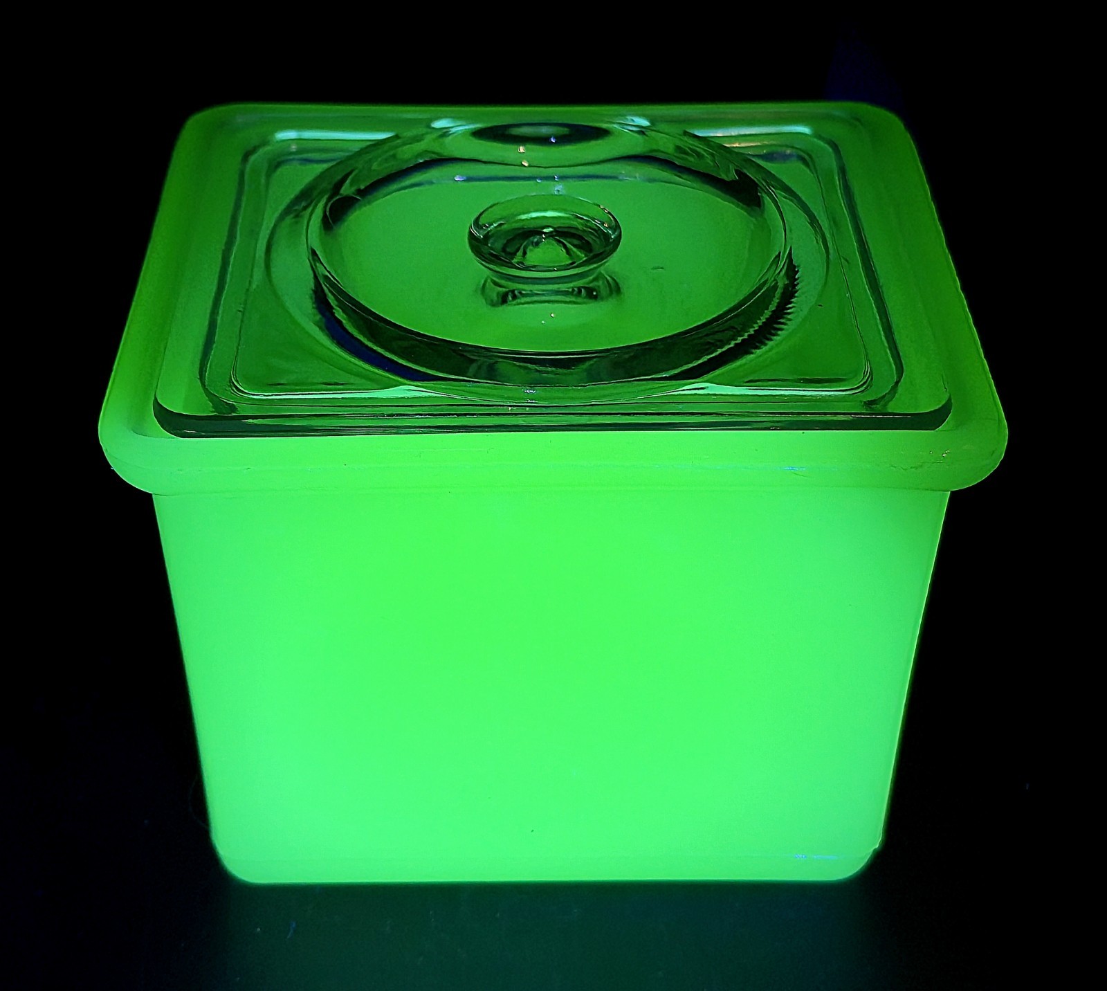 Vintage JEANNETTE Jadeite Uranium Vaseline Opaque Green Glass Refrigerator Dish