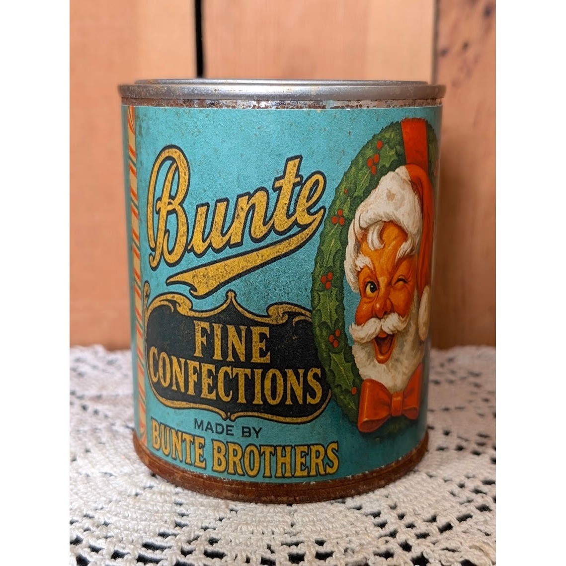 Christmas BUNTE BROS. Fine Confections Rusty Vintage Inspired Pint Tin