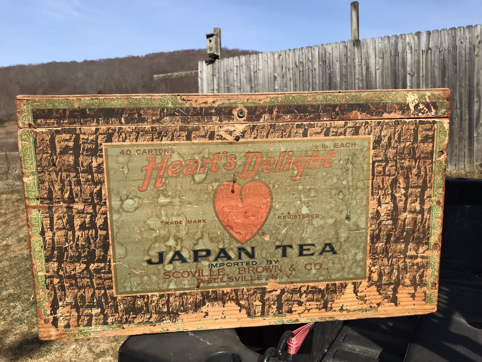 Antique Hearts Delight Japan Tea Wellsville NY Tin Lined Graphic Wood Advertise