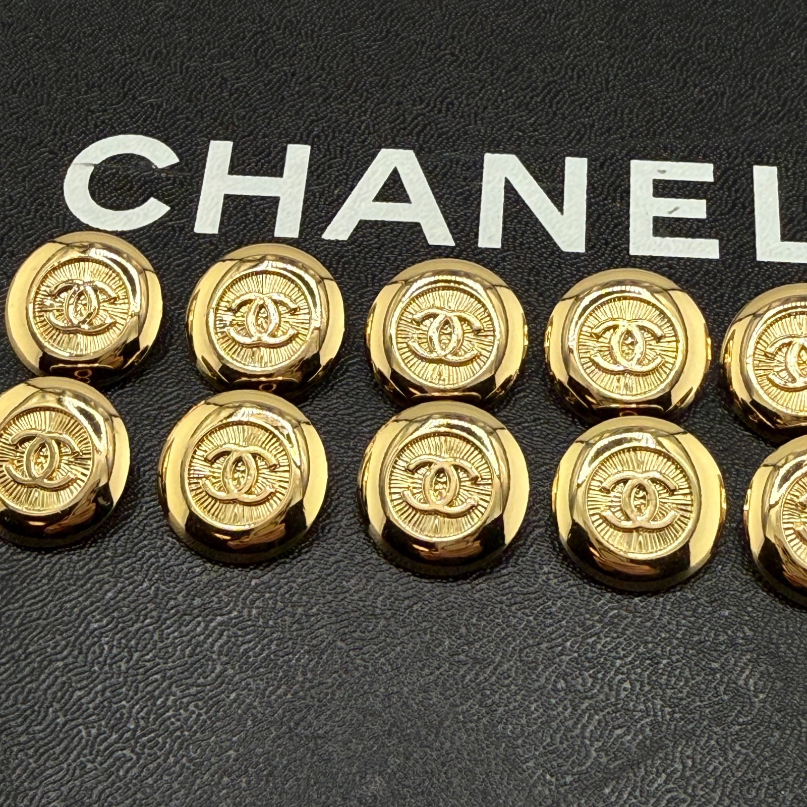 10 CHANEL BUTTONS CC LOGO GOLD 20MM METAL VINTAGE