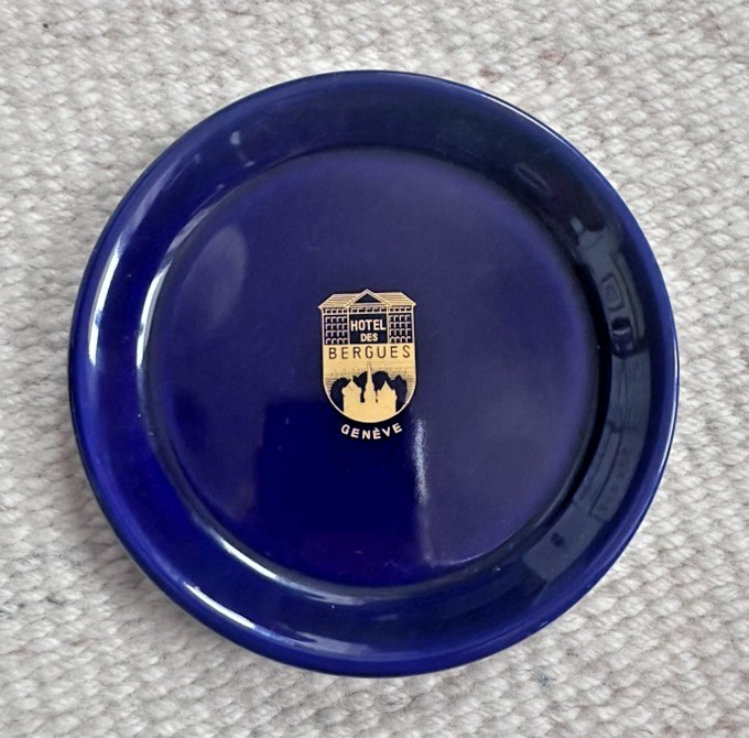 VTG Hotel Des Bergues, Geneve Cobalt Blue w/Gold Trinket Dish