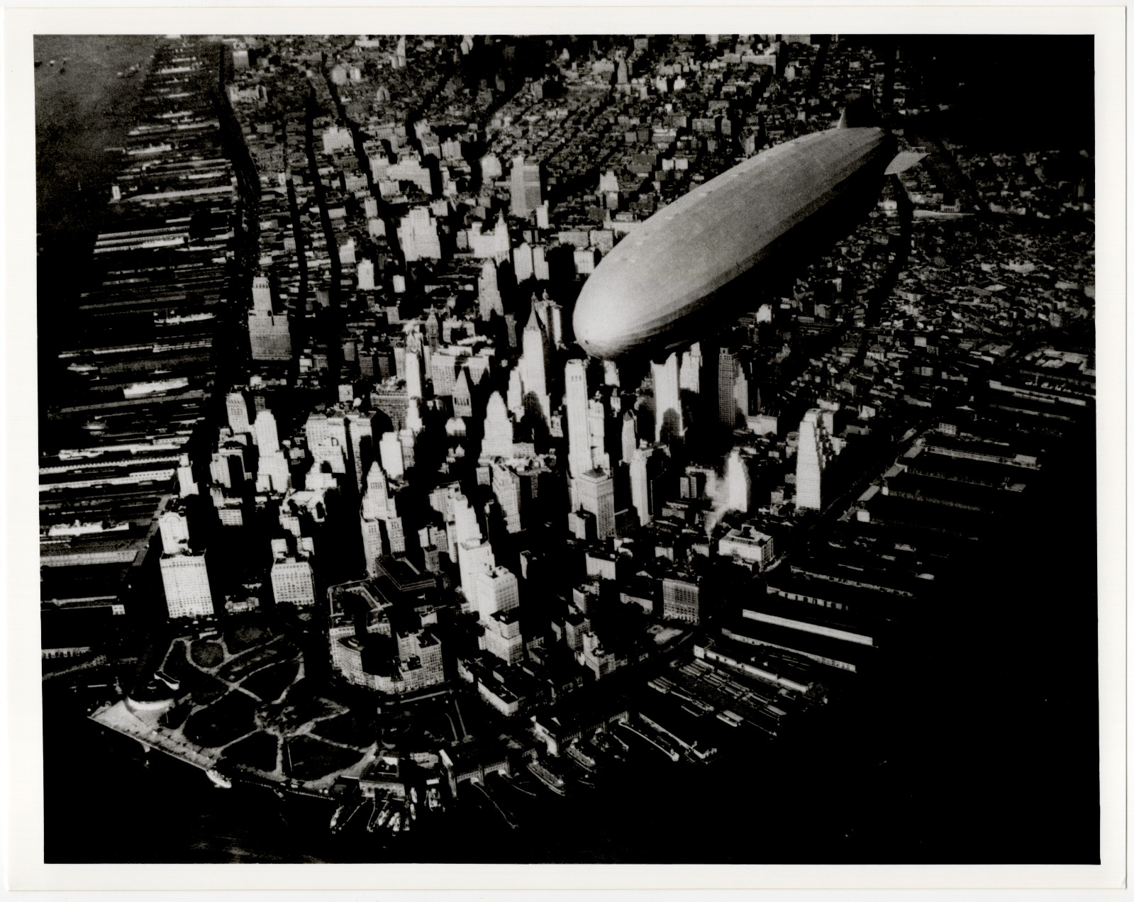 Vintage USS Akron / Macon Navy Airship Over Manhattan NY, Official 8x10 Photo
