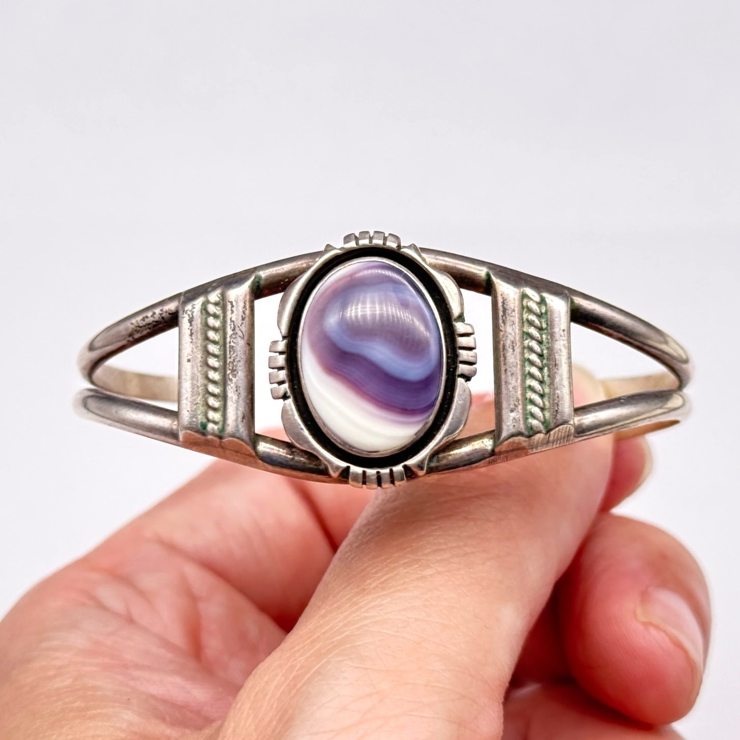 Vintage Southwestern Purple Wampum Shell Sterling Silver Cuff Bracelet 6.5