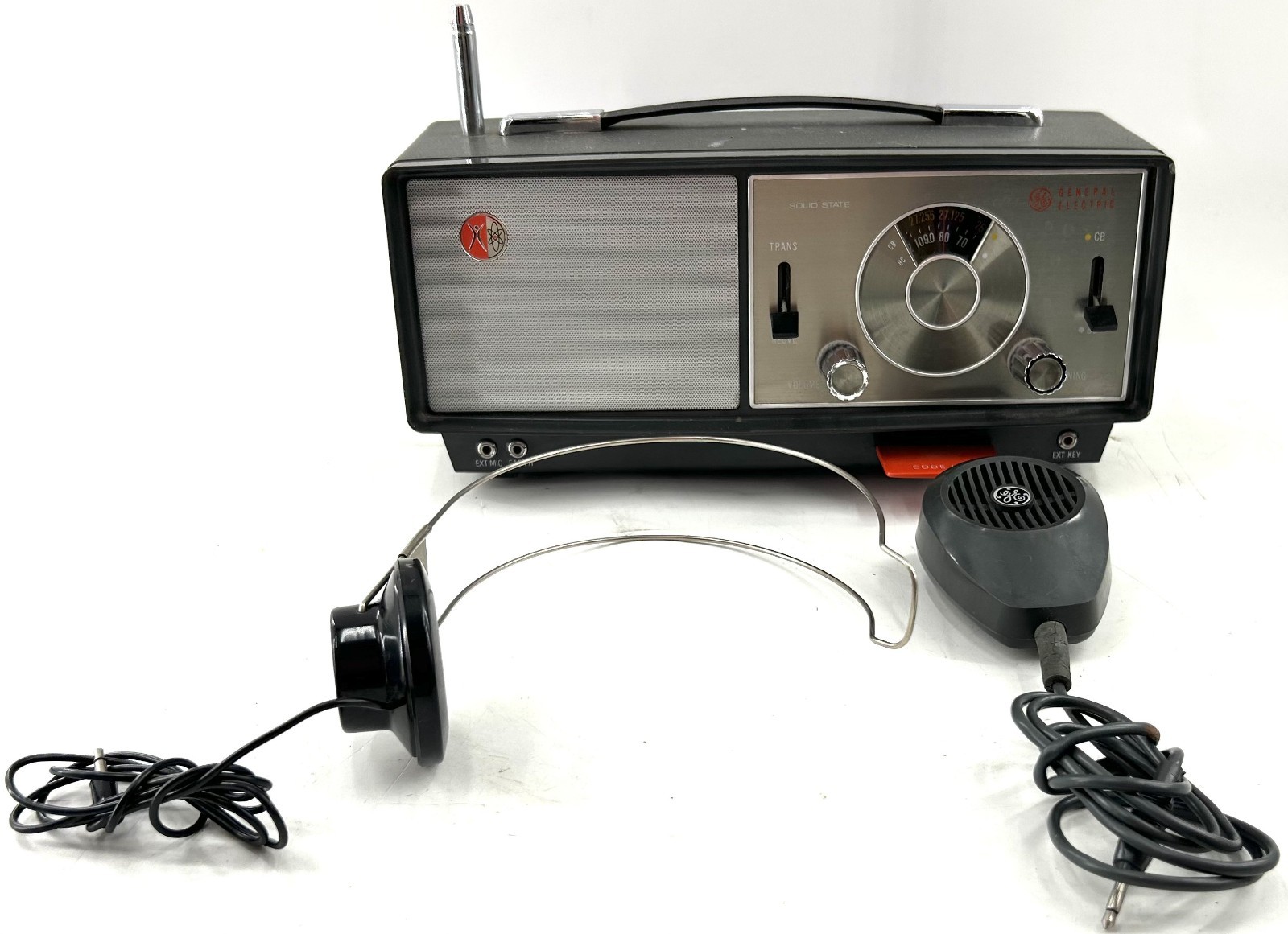 Rare GE 1966 Y7060 AM/CB Transistor w/ Accessories - Powers On - READ