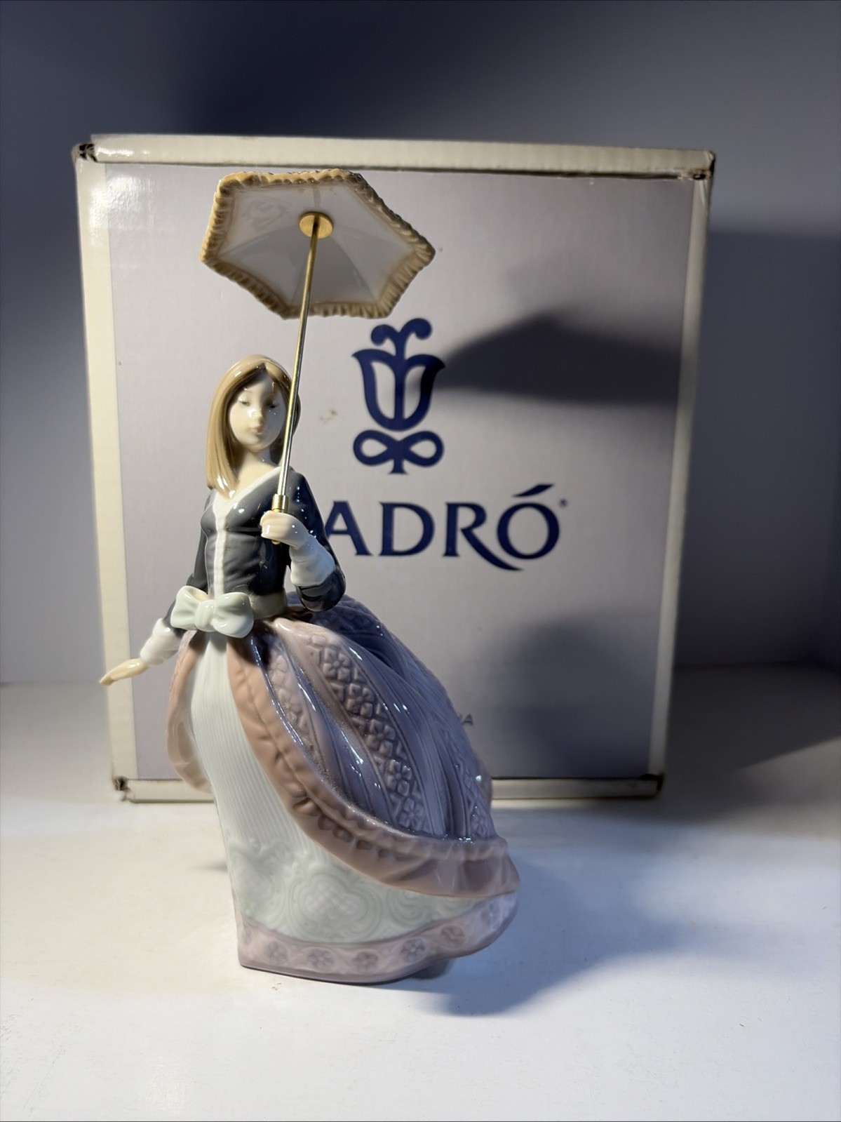 Lladro 05211 Angela Porcelain Figurine Girl With Umbrella / Parasol Retired