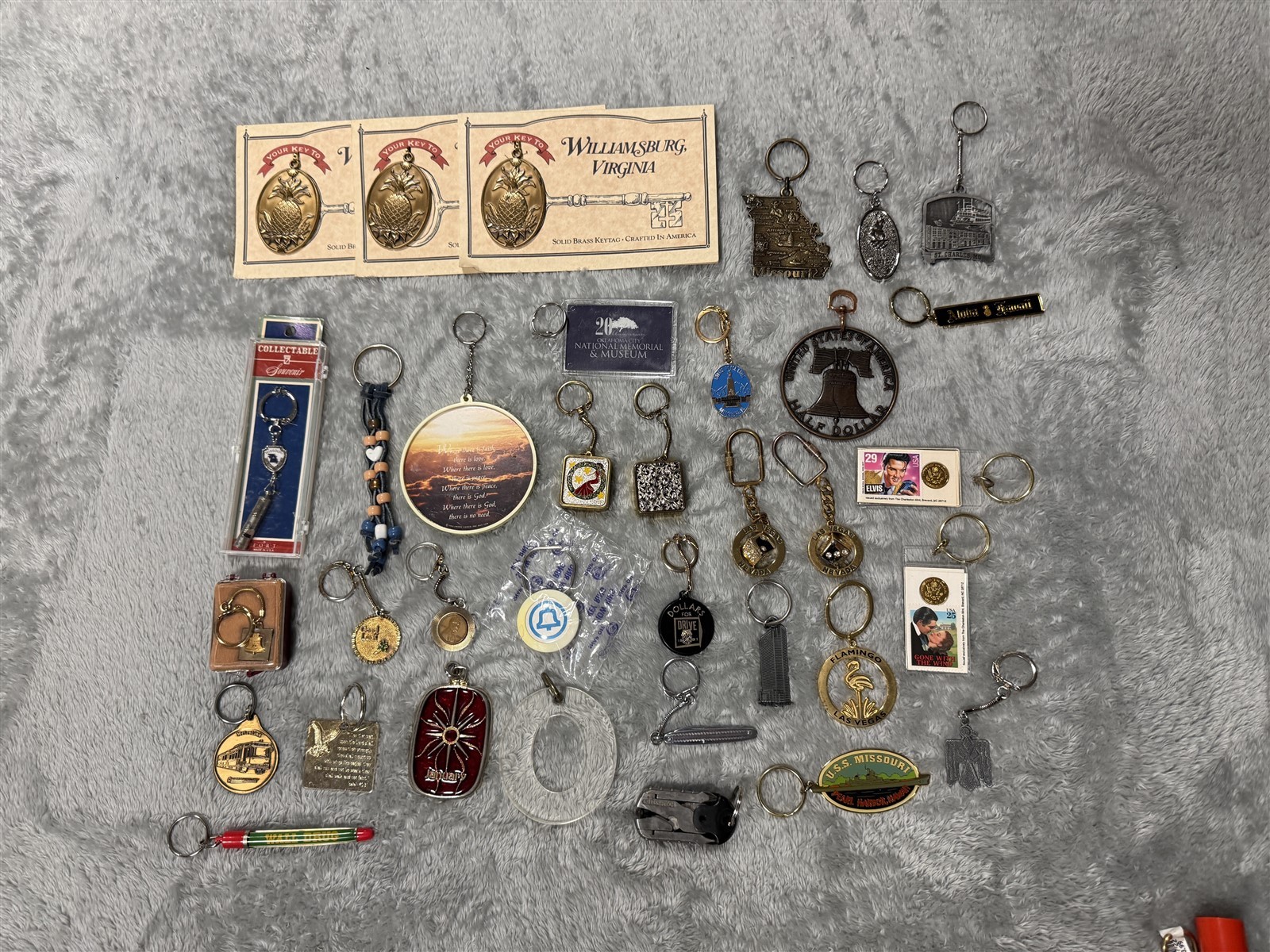 #1 VINTAGE KEYCHAIN LOT OF 35 ADVERTISING METAL TRAVEL DESTINATIONS KEY CHAIN