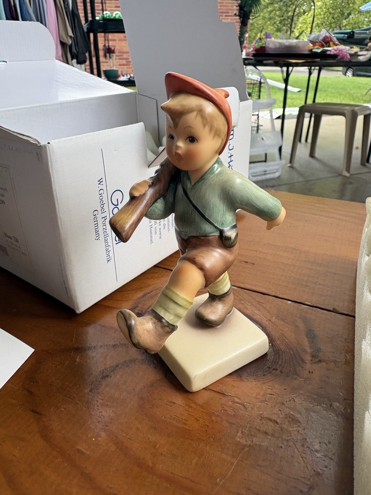 M.I. Hummel Goebel #720 On Parade Parademarsch Figurine HUM 720 Box Papers