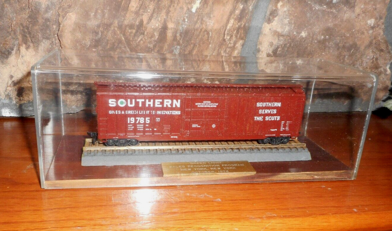1974 Southern Railway Freight Car Model in Lucite Display-SR Collectible
