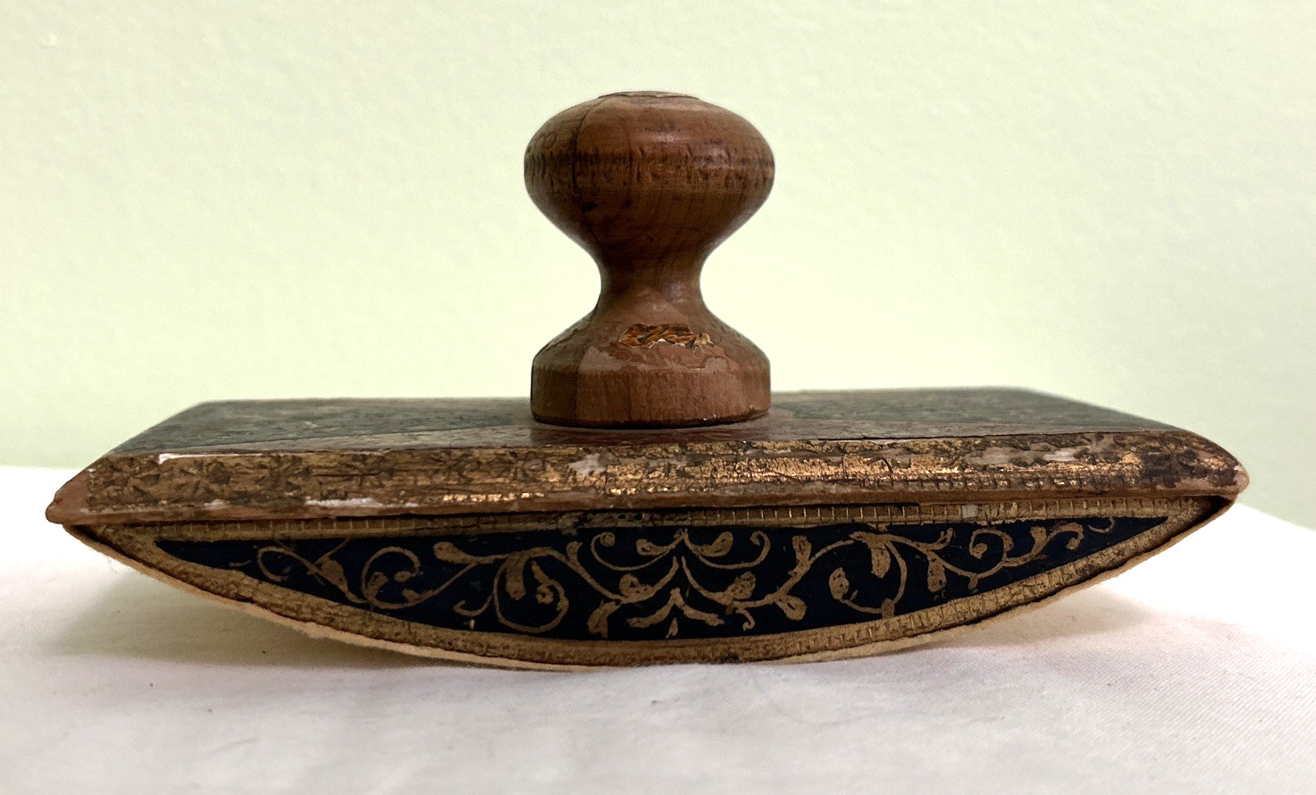 Antique Italian Florentine Wooden Rock Ink Blotter Gold Gilt & Black Scrollwork