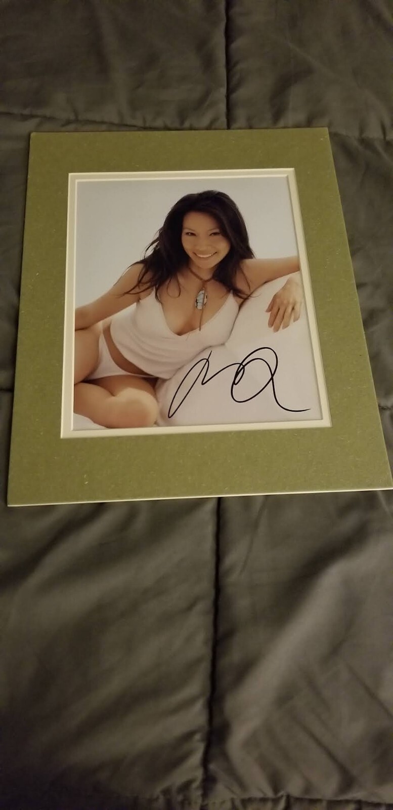 The Gorgeous Lucy Liu 8 x 10 matted color photo with coa