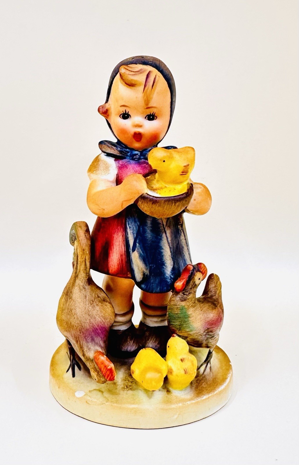 Hummel Goebel Feeding Time 199/0 Figurine TMK-2 small Bee Girl Chickens 5\